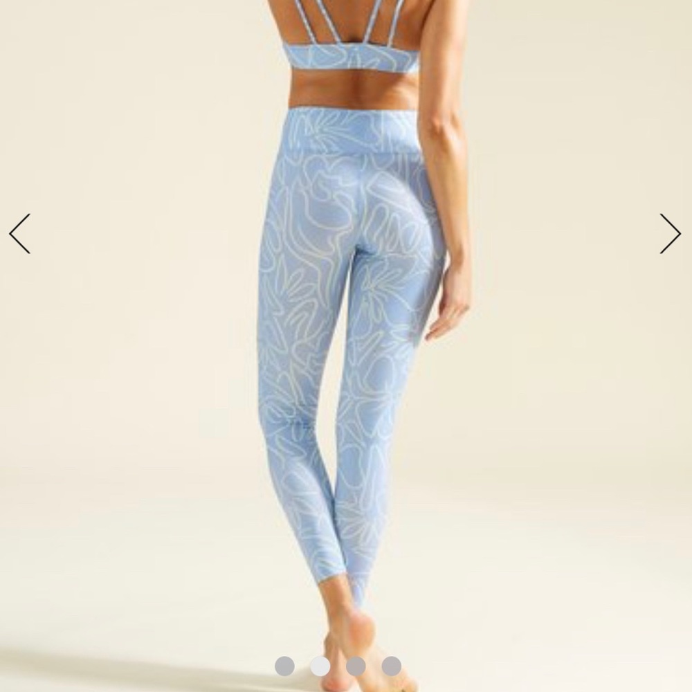 Brand new, NWOT Billabong A / DIV surf leggings. Color: blue floral print - Picture 3 of 8